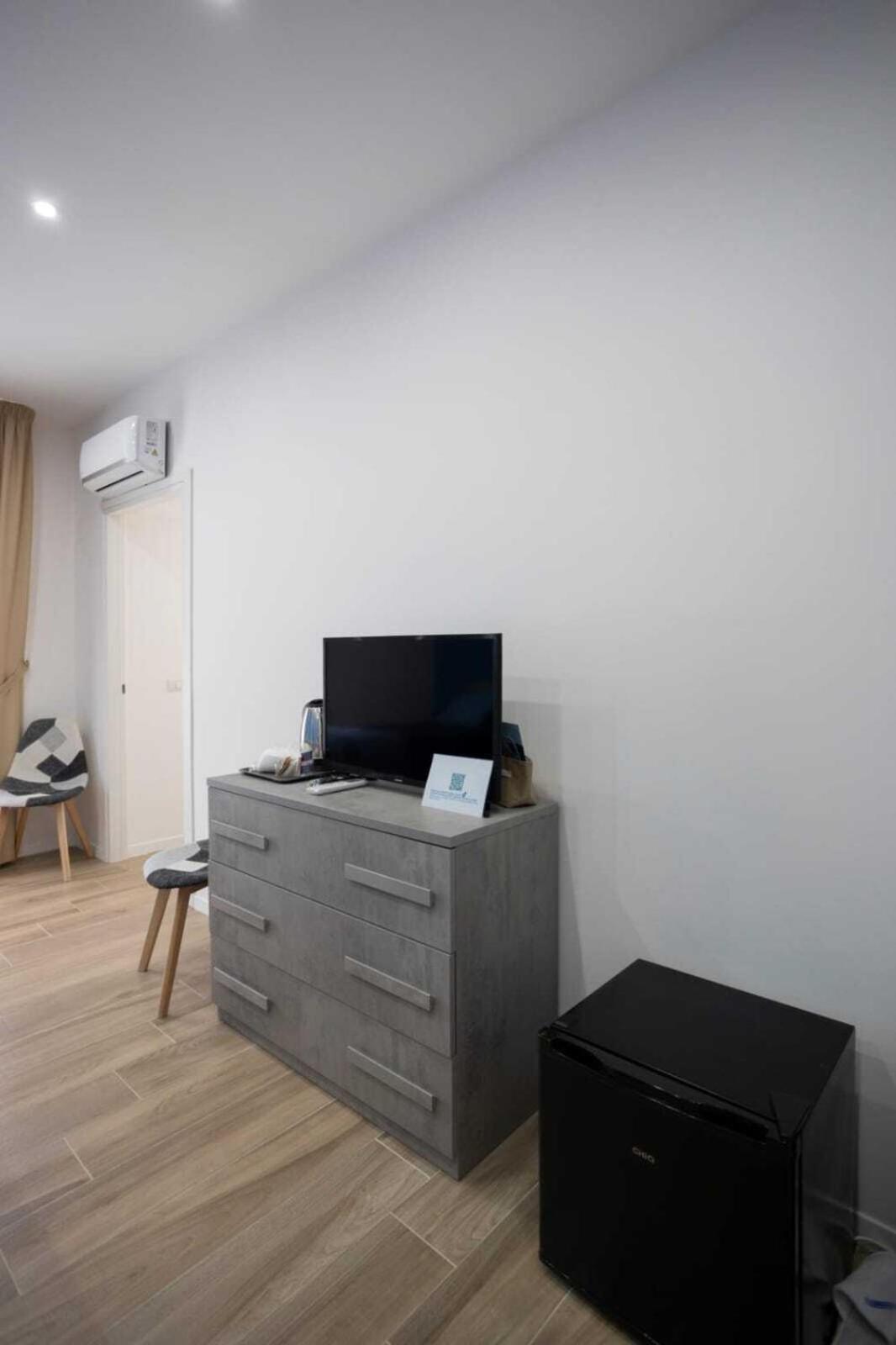 Giuly Suites & Rooms Napoli Esterno foto