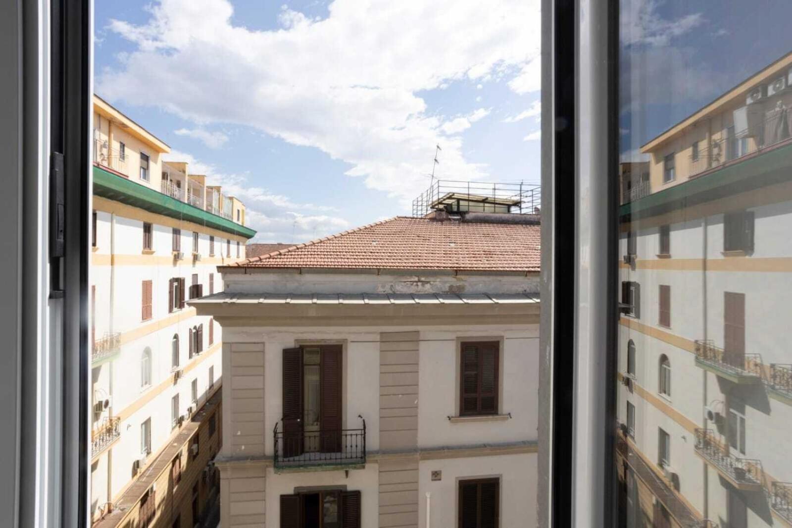 Giuly Suites & Rooms Napoli Esterno foto