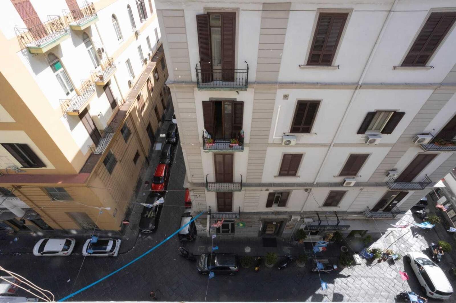 Giuly Suites & Rooms Napoli Esterno foto