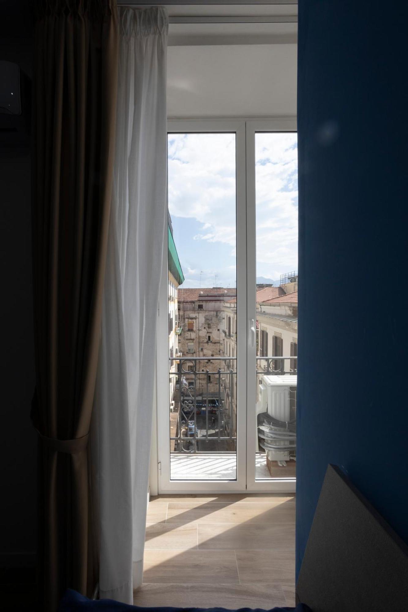 Giuly Suites & Rooms Napoli Esterno foto