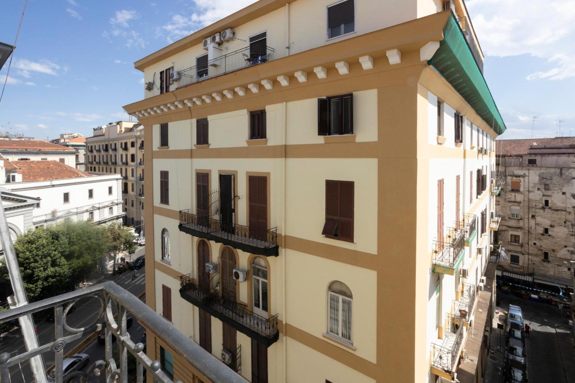 Giuly Suites & Rooms Napoli Esterno foto