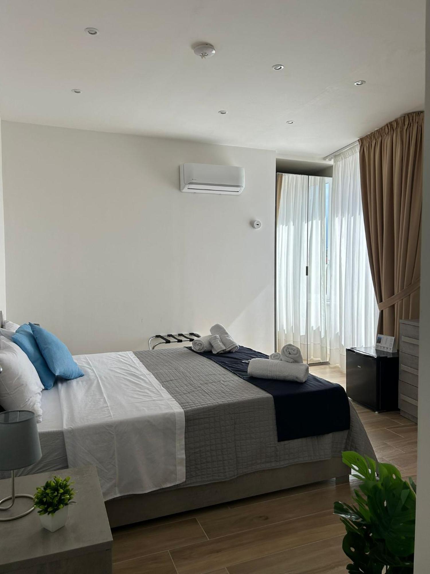 Giuly Suites & Rooms Napoli Esterno foto