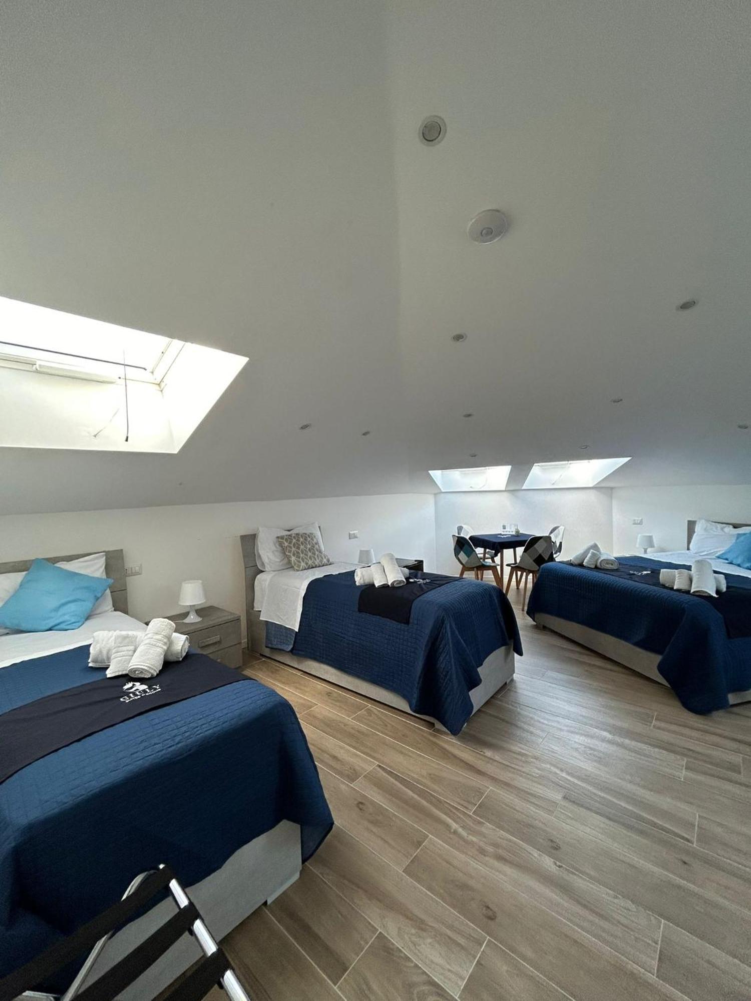 Giuly Suites & Rooms Napoli Esterno foto