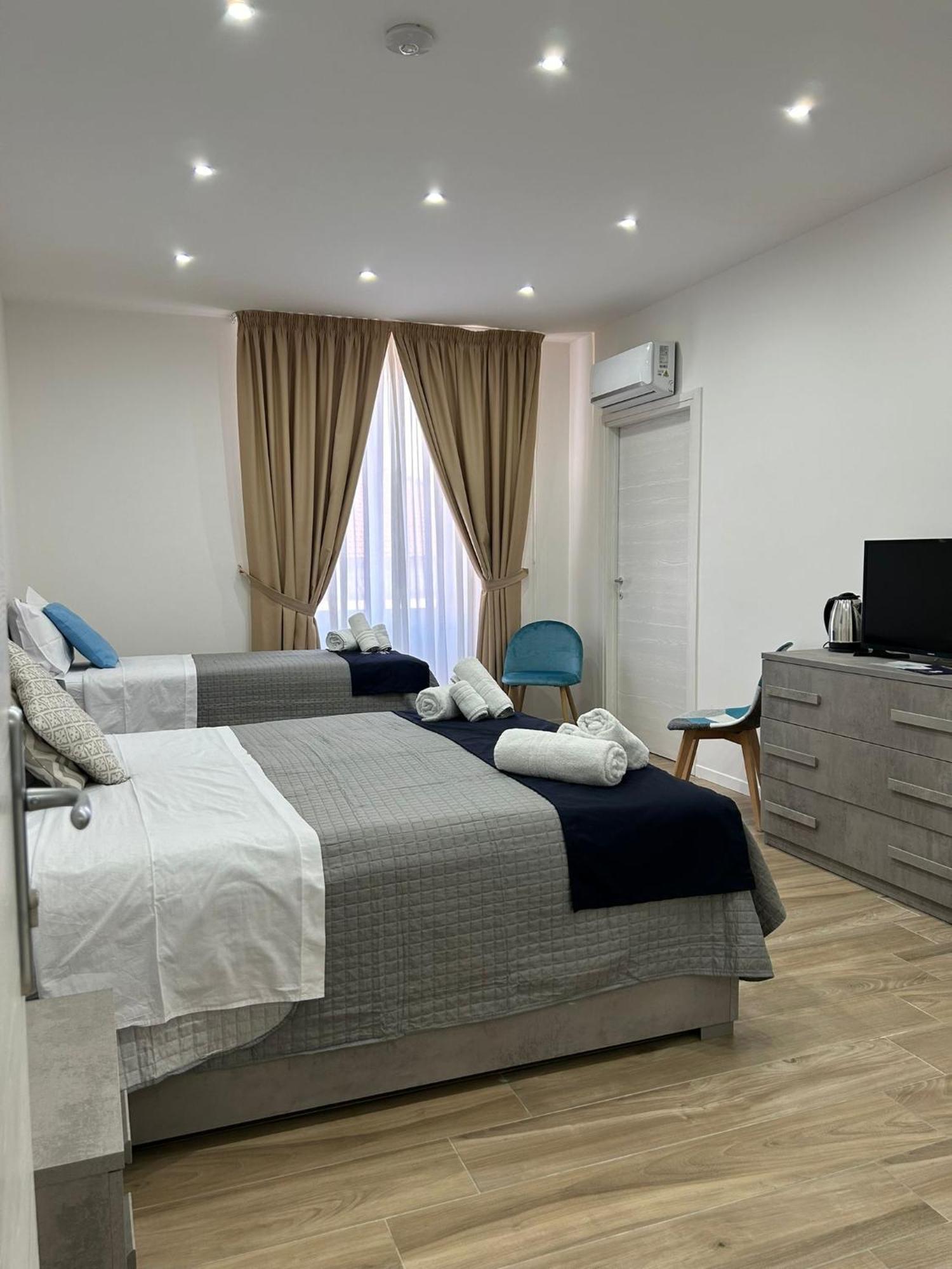 Giuly Suites & Rooms Napoli Esterno foto